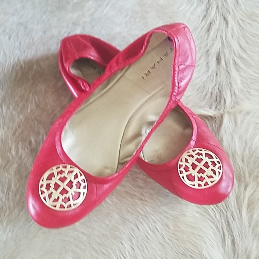 Tahari red flats